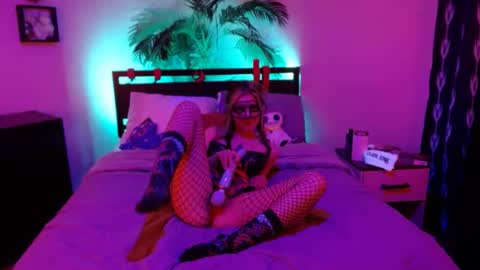 Snapshot of blackrxse chatting on December 16, 7:04 am Roselina online show from December 16, 7:04 am