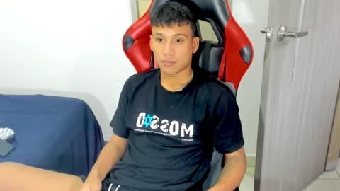 Snapshot of blacksex_boy chatting on February 22, 10:19 pm Marlon online show from February 22, 10:19 pm