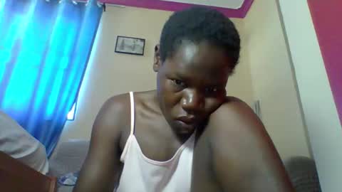 Snapshot of blacksexygal chatting on May 18, 5:13 am SARAH online show from May 18, 5:13 am
