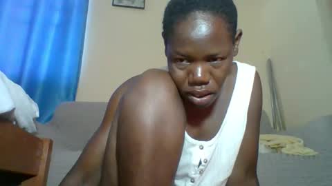 Snapshot of blacksexygal chatting on May 25, 4:51 am SARAH online show from May 25, 4:51 am
