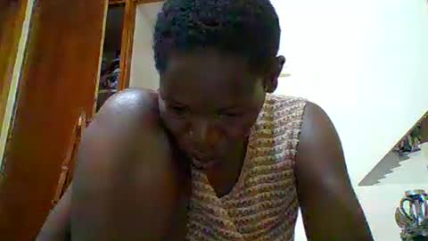 Snapshot of blacksexygal chatting on June 15, 2:14 am SARAH online show from June 15, 2:14 am