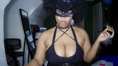 Snapshot of blacksirenqueen chatting on December 1, 9:59 pm Queen Siren online show from December 1, 9:59 pm