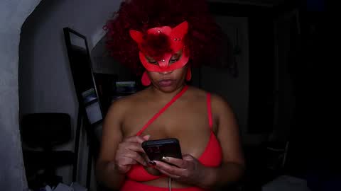Snapshot of blacksirenqueen chatting on December 5, 9:39 am Queen Siren online show from December 5, 9:39 am