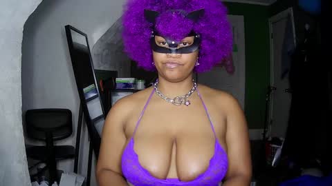 Snapshot of blacksirenqueen chatting on December 6, 4:14 am Queen Siren online show from December 6, 4:14 am