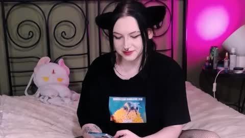 Snapshot of blacky_tea chatting on October 6, 6:16 pm blacky_tea online show from October 6, 6:16 pm