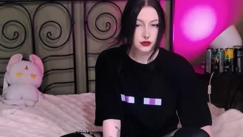 Snapshot of blacky_tea chatting on November 7, 5:35 pm blacky_tea online show from November 7, 5:35 pm