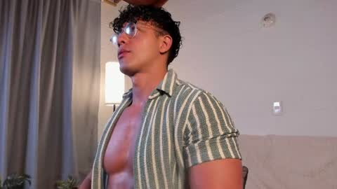 Snapshot of blake_levi chatting on December 15, 9:42 pm Blake Levi Independent Model online show from December 15, 9:42 pm