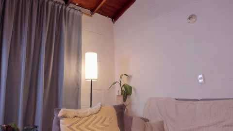 Snapshot of blake_levi chatting on December 21, 2:30 am Blake Levi Independent Model online show from December 21, 2:30 am