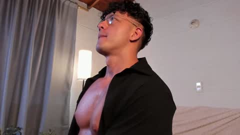 Snapshot of blake_levi chatting on December 21, 8:54 pm Blake Levi Independent Model online show from December 21, 8:54 pm