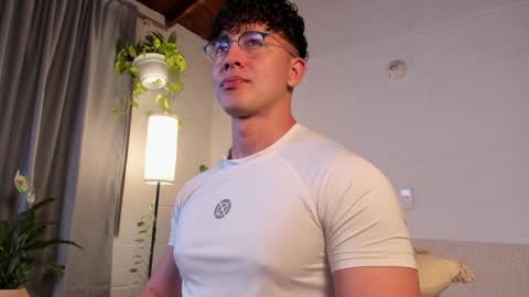 Snapshot of blake_levi chatting on February 8, 11:24 pm Blake Levi Independent Model online show from February 8, 11:24 pm