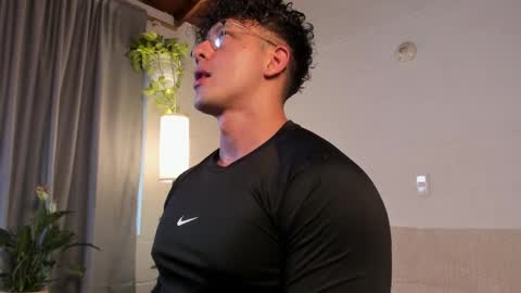 Snapshot of blake_levi chatting on February 12, 9:54 pm Blake Levi Independent Model online show from February 12, 9:54 pm