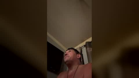 Snapshot of blancobenzo chatting on April 19, 4:39 pm blancobenzo online show from April 19, 4:39 pm