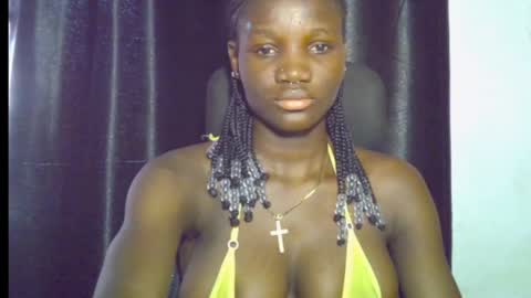 Snapshot of blaq_melanin chatting on May 20, 7:25 am nikky00 online show from May 20, 7:25 am