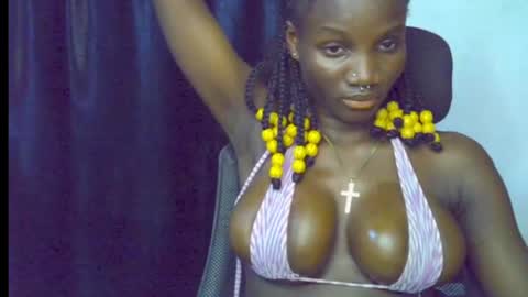 Snapshot of blaq_melanin chatting on June 16, 5:48 pm nikky00 online show from June 16, 5:48 pm
