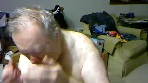 Snapshot of blemon32 chatting on October 21, 11:44 am Bob online show from October 21, 11:44 am