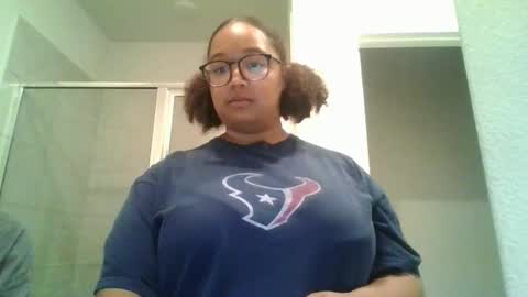 Snapshot of blessica_eddieluv6996 chatting on April 22, 6:16 am BLESSICA EDDIE LOVE online show from April 22, 6:16 am