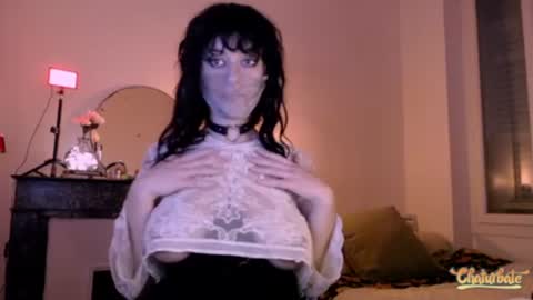 Snapshot of bleu_belladone chatting on February 8, 7:27 pm Cassandre online show from February 8, 7:27 pm