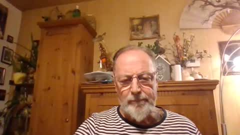 Snapshot of blindsurfer780299 chatting on May 4, 7:10 pm blindsurfer780299 online show from May 4, 7:10 pm