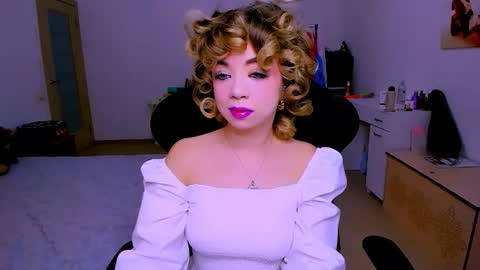 Snapshot of blinkofeyess chatting on February 3, 4:43 am Nicole online show from February 3, 4:43 am