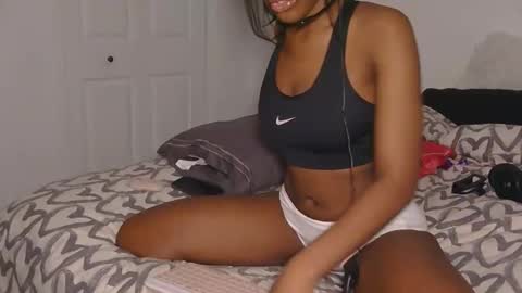 bloggirllaurel online show from December 15, 5:44 am