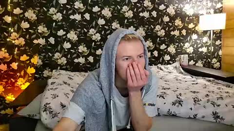 Snapshot of blond_boy69 chatting on April 28, 2:27 am blond_boy69 online show from April 28, 2:27 am