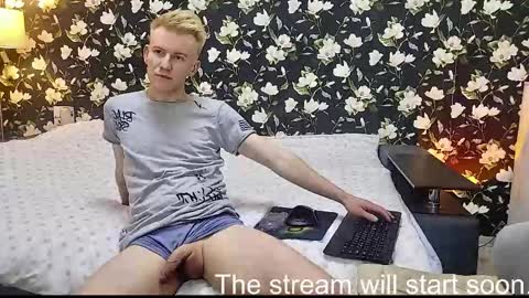 Snapshot of blond_boy69 chatting on May 13, 9:44 pm blond_boy69 online show from May 13, 9:44 pm