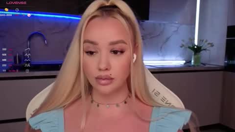Snapshot of blond_diamond chatting on September 20, 8:37 am Lana online show from September 20, 8:37 am
