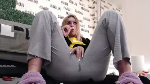 blonddaiana23 online show from January 18, 11:44 pm