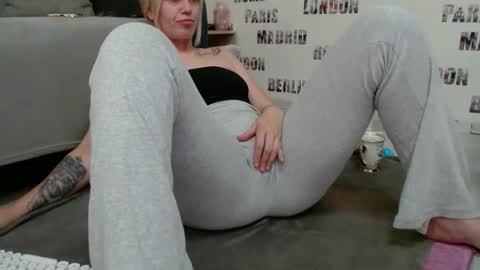 blonddaiana23 online show from May 30, 7:00 pm