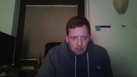 Snapshot of blonde32m chatting on December 15, 6:48 pm blonde32m online show from December 15, 6:48 pm