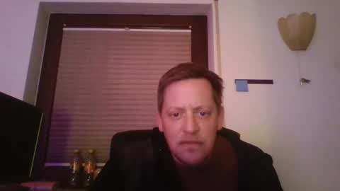 Snapshot of blonde32m chatting on December 31, 12:43 am blonde32m online show from December 31, 12:43 am