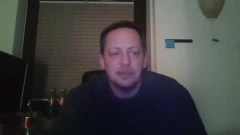 Snapshot of blonde32m chatting on January 1, 1:04 am blonde32m online show from January 1, 1:04 am