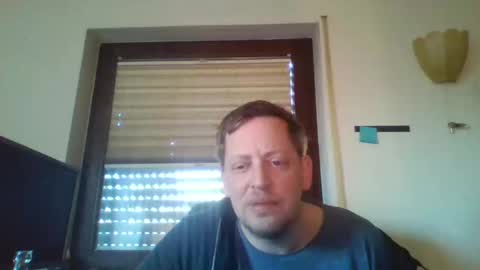 Snapshot of blonde32m chatting on February 1, 7:15 am blonde32m online show from February 1, 7:15 am