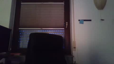 Snapshot of blonde32m chatting on February 14, 4:41 pm blonde32m online show from February 14, 4:41 pm