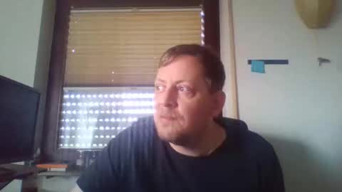 Snapshot of blonde32m chatting on March 1, 10:45 am blonde32m online show from March 1, 10:45 am