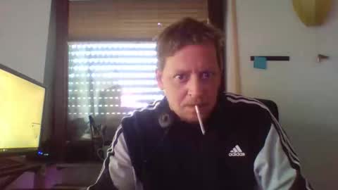 Snapshot of blonde32m chatting on September 15, 2:28 pm blonde32m online show from September 15, 2:28 pm