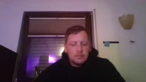 Snapshot of blonde32m chatting on September 23, 5:49 pm blonde32m online show from September 23, 5:49 pm