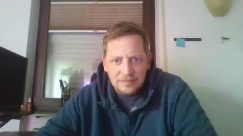 Snapshot of blonde32m chatting on October 6, 11:40 am blonde32m online show from October 6, 11:40 am