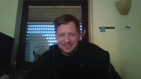 Snapshot of blonde32m chatting on October 11, 5:28 am blonde32m online show from October 11, 5:28 am