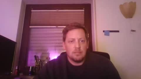 Snapshot of blonde32m chatting on November 1, 4:53 pm blonde32m online show from November 1, 4:53 pm