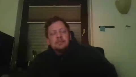 Snapshot of blonde32m chatting on November 2, 5:43 am blonde32m online show from November 2, 5:43 am