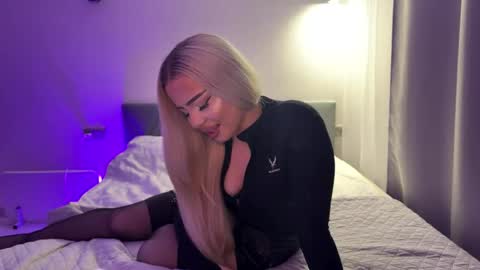 Snapshot of blonde8888 chatting on June 3, 12:57 am blonde8888 online show from June 3, 12:57 am