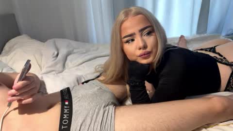 Snapshot of blonde8888 chatting on June 7, 3:32 am blonde8888 online show from June 7, 3:32 am