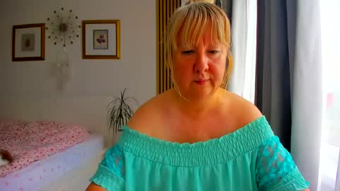 Snapshot of blonde_angel20 chatting on June 14, 3:47 pm Nicole online show from June 14, 3:47 pm