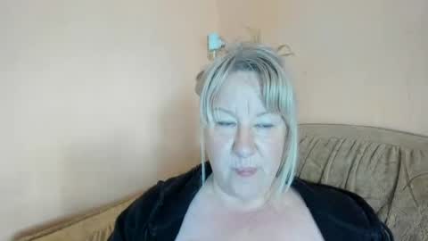 Snapshot of blonde_angel20 chatting on July 1, 3:52 am Nicole online show from July 1, 3:52 am