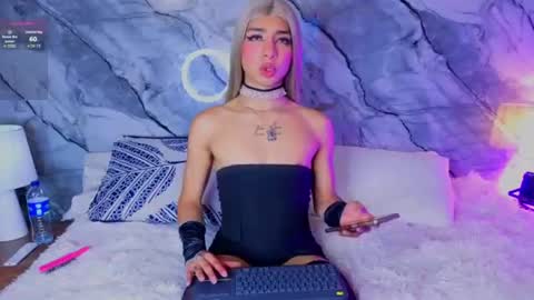 Snapshot of blonde_angelic chatting on July 15, 4:29 am blonde_angelic online show from July 15, 4:29 am