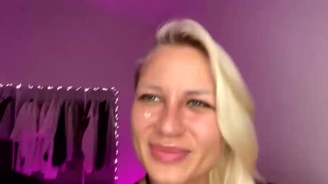 Snapshot of blonde_fuck_couple chatting on March 26, 12:44 pm blonde_fuck_couple online show from March 26, 12:44 pm