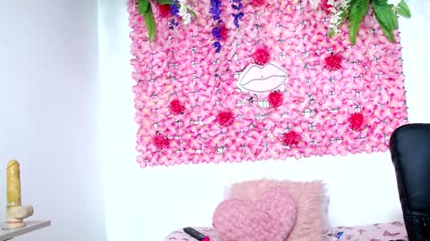 blonde_squirt_ online show from January 3, 7:49 am