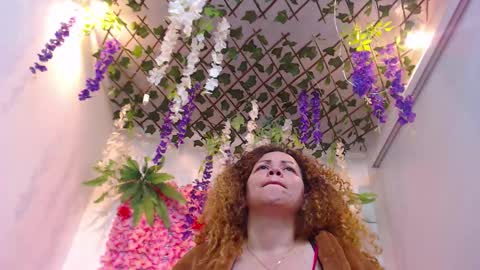 blonde_squirt_ online show from February 5, 9:47 am