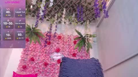 blonde_squirt_ online show from February 19, 9:38 am